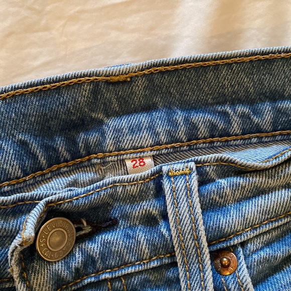 Levi’s jeans. Size 28 - Picture 3 of 4